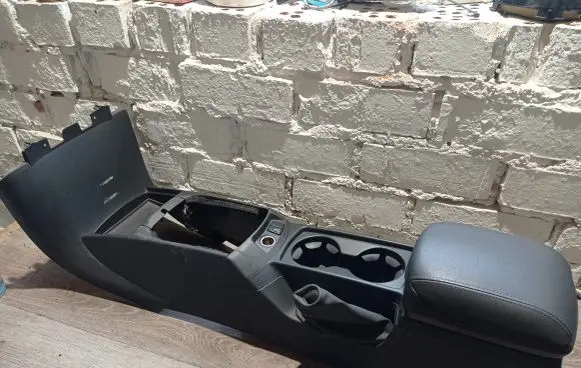 Volvo V50 Center console 8687478 30755349 33374M