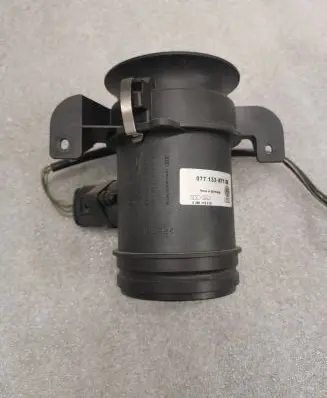 Audi A8 S8 D2 4D Mass air flow meter 077133471G 0280218015