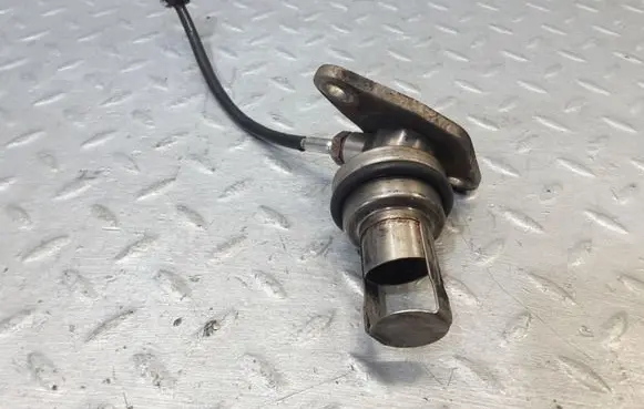BMW 5 F10 F11 EGR thermostat 7807686 7804177