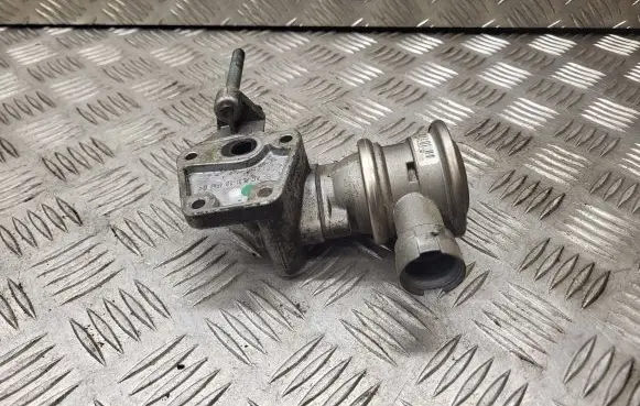 Volkswagen Golf V EGR valve 06A131166E