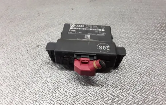 Volkswagen Golf Plus Gateway control module 1K0907530F