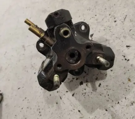 Renault Scenic I Fuel injection high pressure pump 7700111010