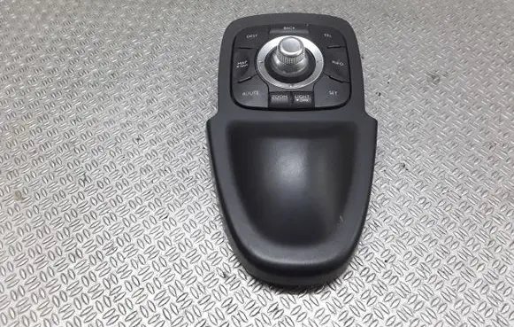 Head unit multimedia control
