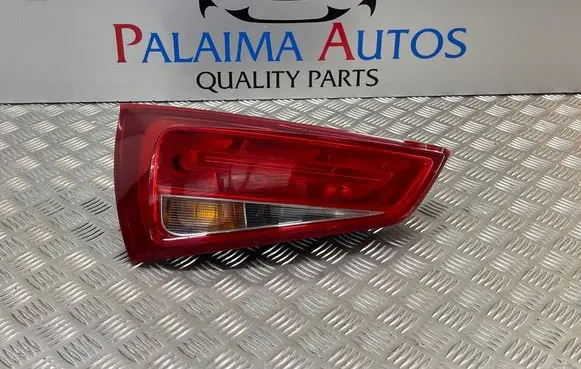 Tailgate rear/tail lights