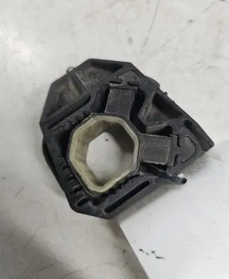 Radiator mount bracket