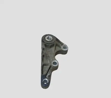 Volvo C30 Engine mount bracket
