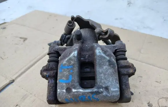 Toyota Auris 150 Rear brake caliper