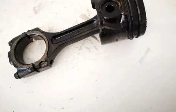Hyundai Sonata Piston with connecting rod