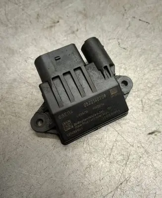 Mercedes-Benz E W211 Glow plug pre-heat relay 0522140709 23010011971 E2110021048