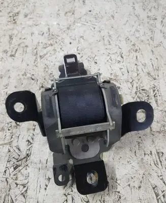 Nissan Qashqai Middle seatbelt (rear) 