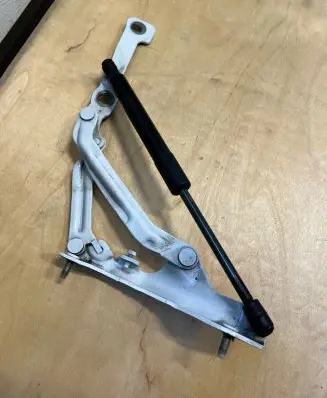 Tesla Model 3 Tailgate/trunk/boot hinge 155148100B 1551481
