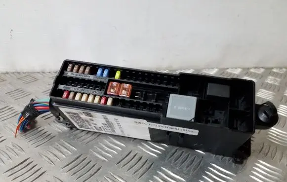Ford C-MAX II Fuse module AV6T9A340AAA