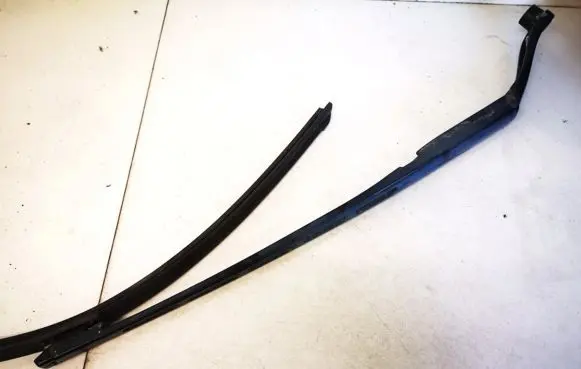 Front wiper blade arm