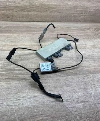BMW 5 E39 Aerial antenna amplifier 8378090 8362532