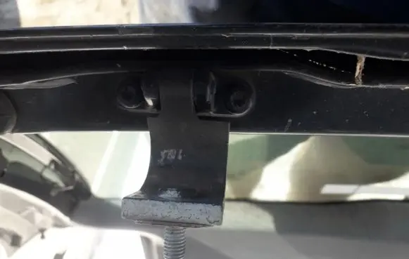 Tailgate/trunk/boot hinge