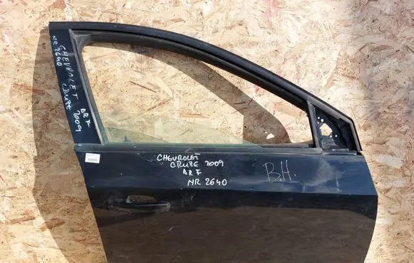 Chevrolet Cruze Front door