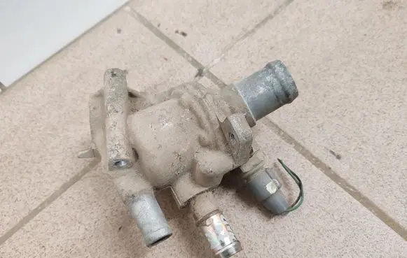 Honda Civic Thermostat/thermostat housing 