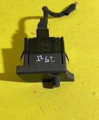 Audi A4 S4 B7 8E 8H Tailgate/trunk/boot open switch 