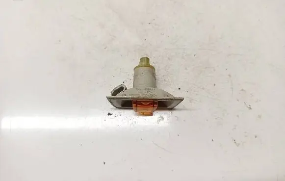 Opel Astra H Front fender indicator light 13193574