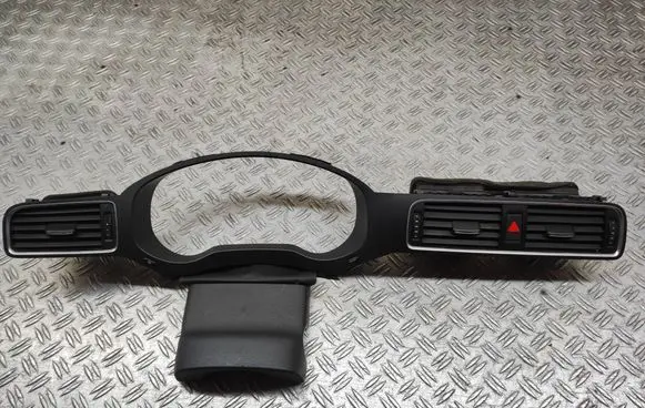 Volkswagen Jetta VI Dashboard trim 5C6819728 3MPX0245