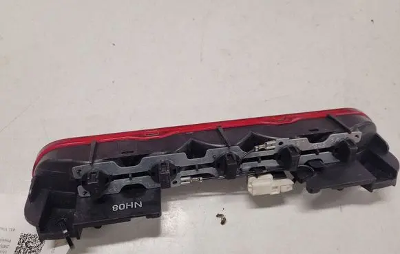 Nissan X-Trail T30 Third/center stoplight P1842