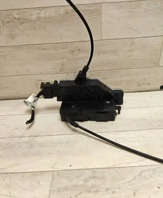 Citroen C4 I Picasso Rear door lock 24090158