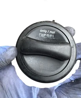 Mercedes-Benz C AMG W203 Fuel tank filler cap A2204700705 2204700705