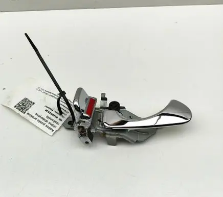 Mitsubishi L200 Front door interior handle MR573117