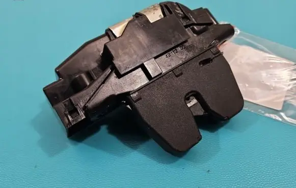 Tailgate/trunk/boot lock/catch/latch