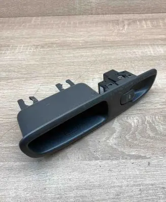Volvo V70 Electric window control switch 9472275 01W371 WithPlasticTrim