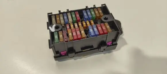 Volkswagen Transporter - Caravelle T5 Fuse module 7H7970011K