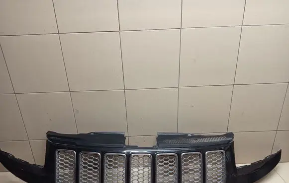 Jeep Grand Cherokee Front grill 68145201AB 68143129AB