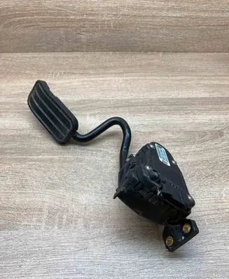 Volkswagen Sharan Accelerator throttle pedal 7M2721603 98VW9F836CA