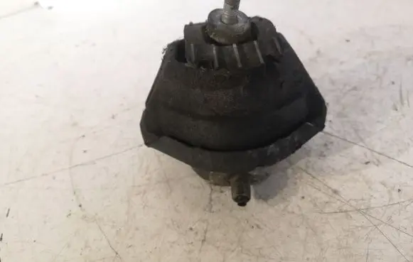 BMW 5 E60 E61 Engine mount bracket