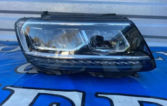 Volkswagen Tiguan Headlight/headlamp 5NB941036D 0301101232