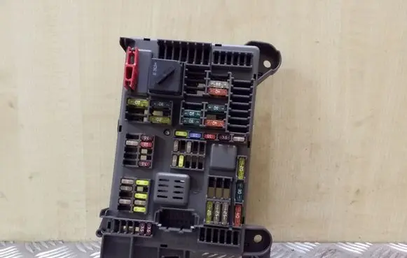 BMW X5 E70 Fuse module 6931687 62775871