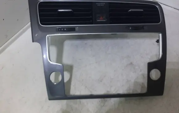 Volkswagen e-Golf Dash center air vent grill 5G1815736C