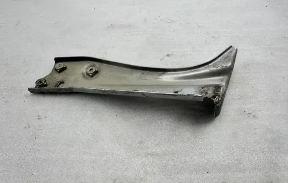 Skoda Octavia Mk3 (5E) Fender mounting bracket 5E0821142 5E0821142A