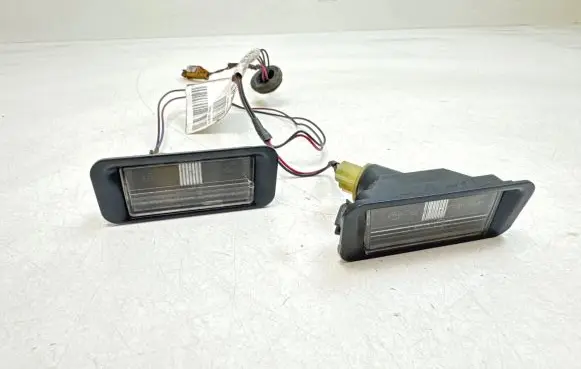 Nissan Qashqai Number plate light 24055BU700 210704183242 24058BU700B007