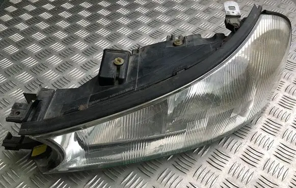 Ford Mondeo MK II Headlight/headlamp 0301098203