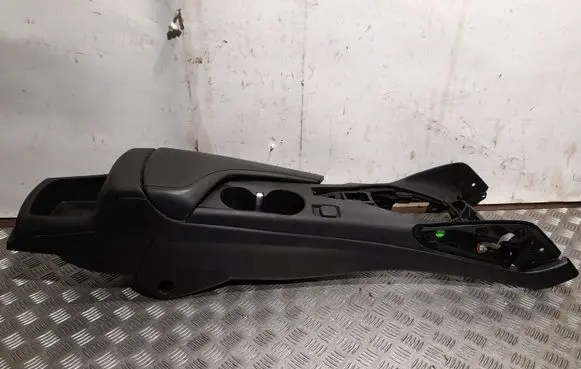 Chevrolet Camaro Center console 23200645 23200657 23461532