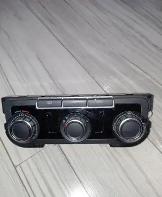 Volkswagen Golf VI Climate control unit 5HB009751
