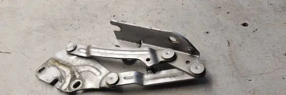 Volkswagen Golf Plus Engine bonnet/hood hinges 5m0823302