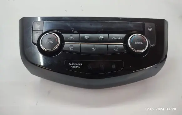 Nissan X-Trail T32 Climate control unit 275004EA0A
