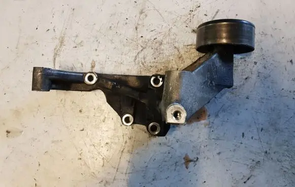 KIA Sorento Generator/alternator belt tensioner