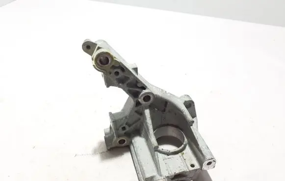 Mercedes-Benz GLA H247 Engine mounting bracket A2822233000