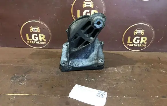 Mercedes-Benz C W204 Engine mounting bracket A6512230004