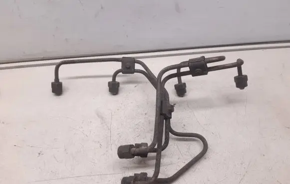 Mitsubishi Galant Fuel injector supply line/pipe 