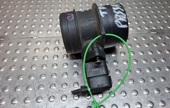 Audi A3 S3 8P Mass air flow meter S27705737 074906461B 0281002461