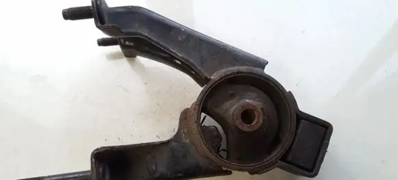 Toyota Corolla E120 E130 Engine mount bracket 123710d090 12371-0d090